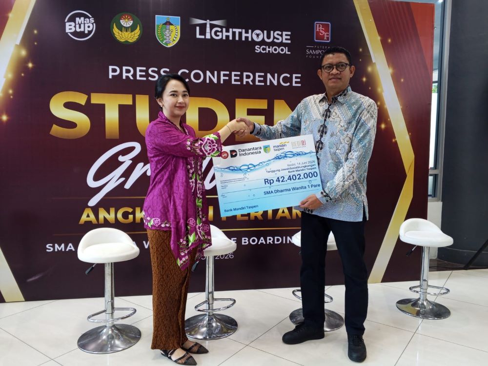 Kediri School Equipped with Drinking Water Machine to Reduce Plastic Waste
