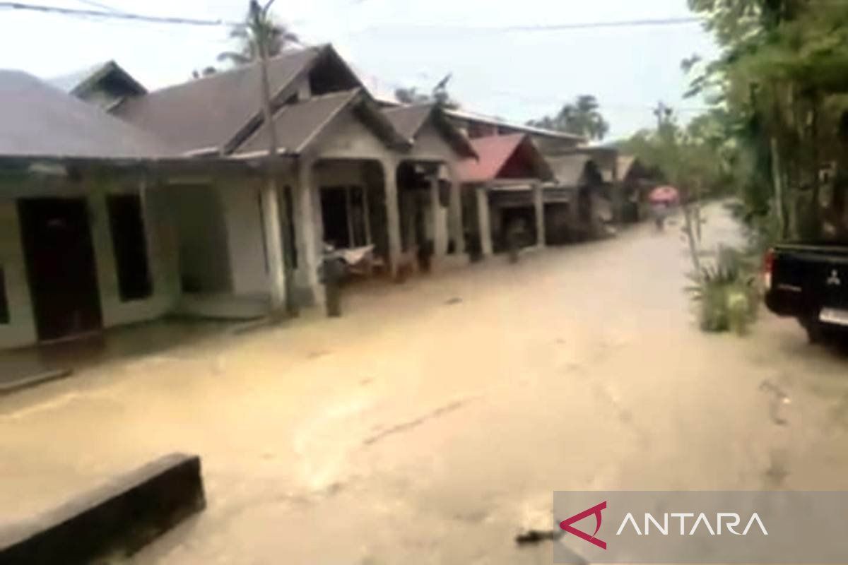 Three villages in West Aceh begin to flood due to overflowing rivers