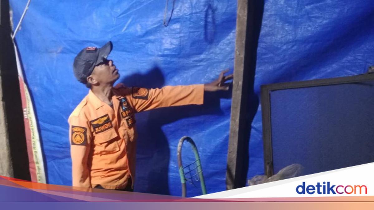 Resident's House in Cigudeg, Bogor Damaged by Strong Winds