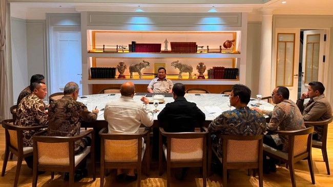 Prabowo and Purbaya Discuss Economic Strategy at Kertanegara Meeting