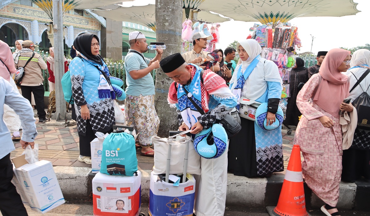 Around 85,000 Indonesian Hajj Pilgrims and Officers Return Home
