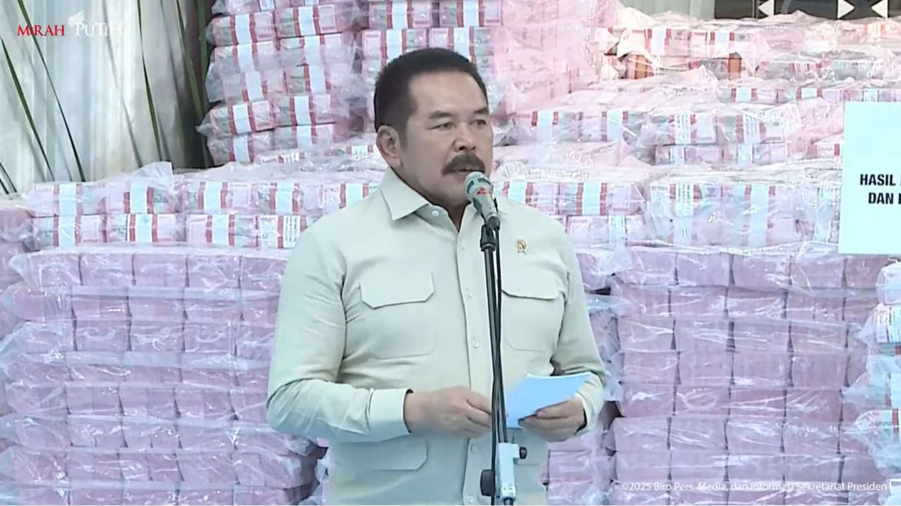 Attorney General Hands Over Rp 1.02 Trillion in Auctioned Asset Proceeds to Finance Minister, Including Those of Eddy Tansil