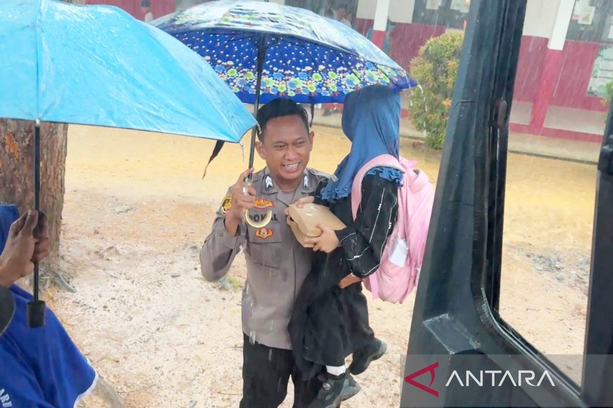 Police bus helps children in remote Satui pursue their dreams