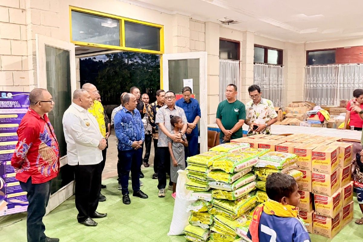 Papua Provincial Government Distributes Aid to Biak Numfor Bomb Blast Victims