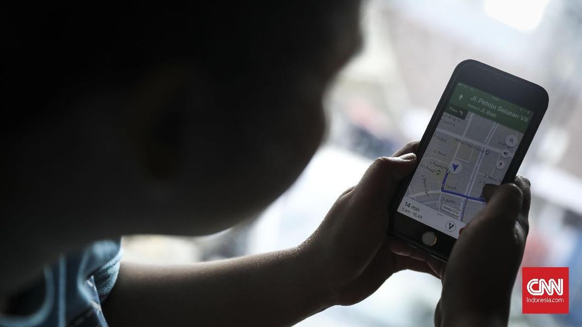 Former UGM Student Leader Finds Two Suspected Tracking Devices on Car
