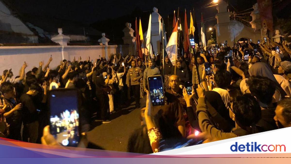 Joining the Mubeng Beteng Keraton Jogja? Note the Guidelines and Prohibitions