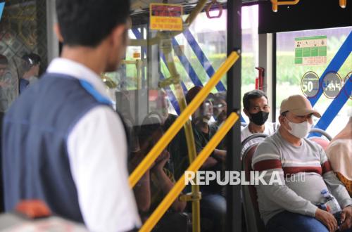 Transjakarta Says Greater Jakarta Bus Fare Hike Still Under Discussion