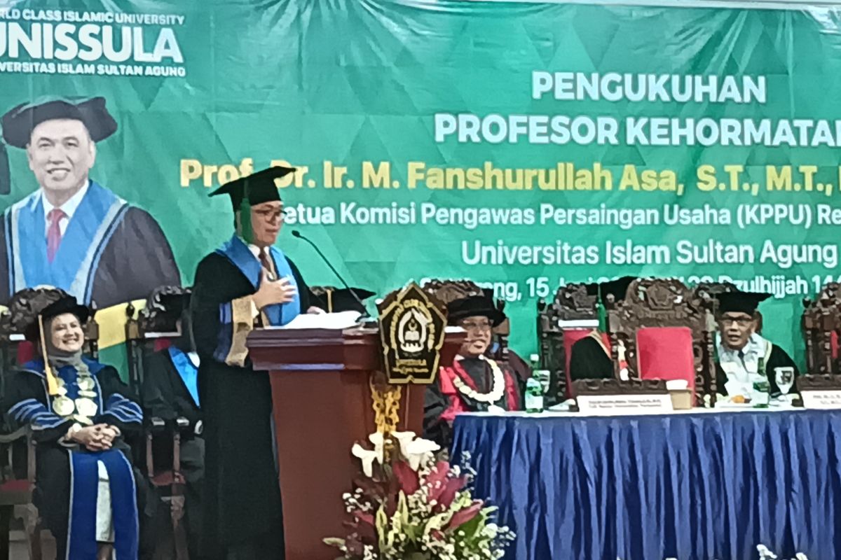 KPPU Chairman awarded honorary professorship by Unissula