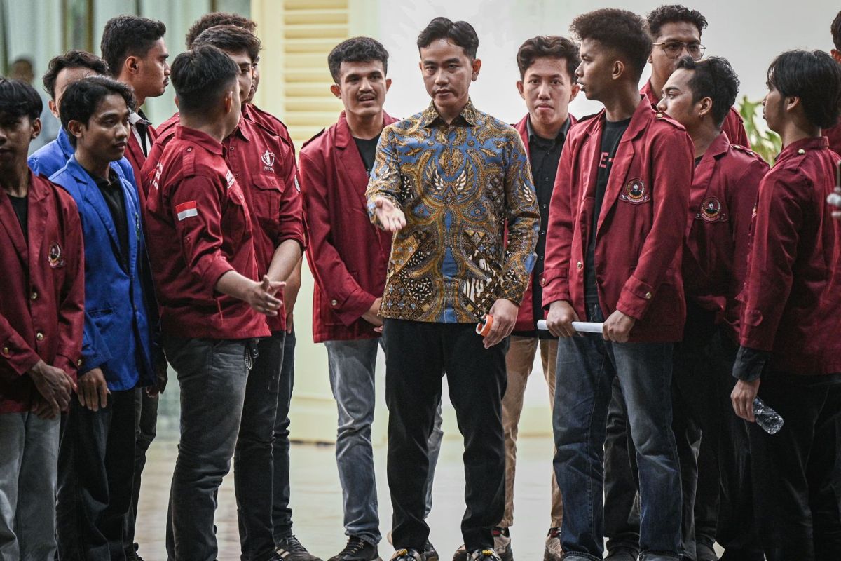 Vice President Gibran Meets with Protesting Students