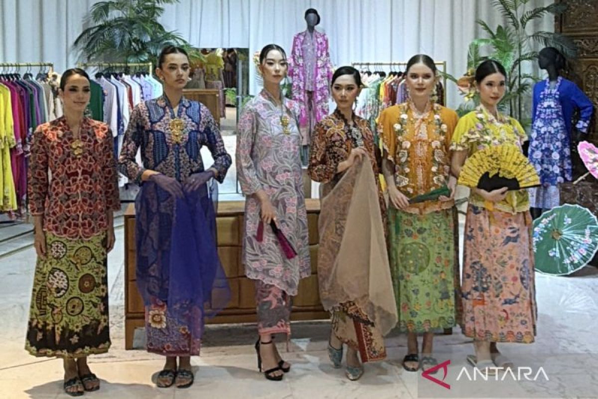 Indonesian Kebaya Designer Shares Tips for Entering Foreign Markets