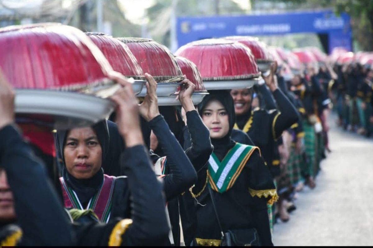 Deputy Regent: Thousand Dulang Parade Preserves East Lombok's Local Culture