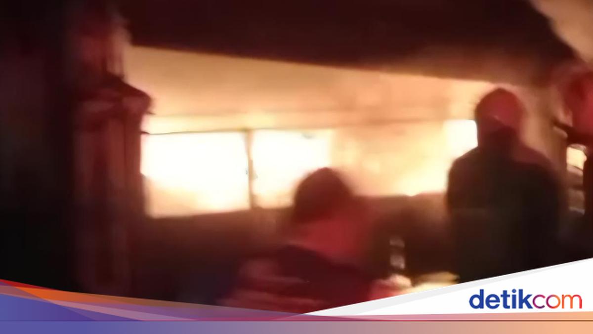 Bogor Resident's Home and Motorcycle Spare Parts Shop Gutted by Fire While Unoccupied