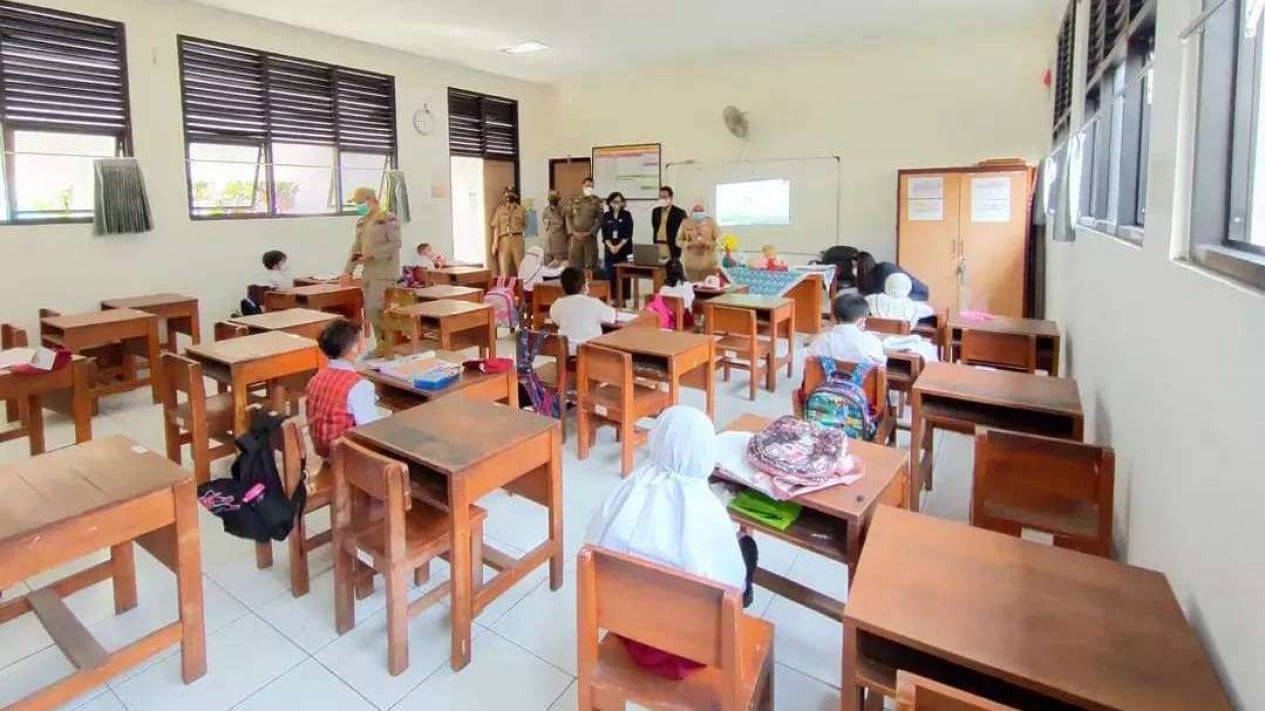 West Java Government Prepares Rp2.7 Million per Student Aid for 78,000 Junior High School Graduates Who Failed to Enter State Schools