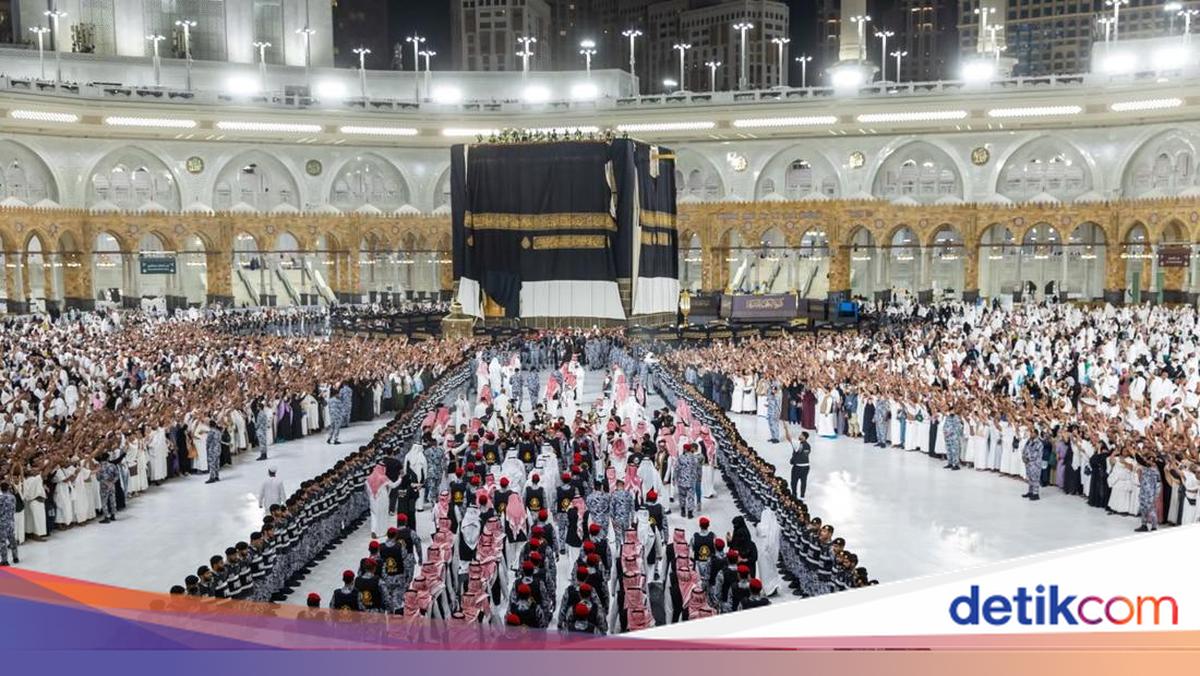 Saudi Arabia Replaces Kaaba Kiswah, Marking Start of Islamic New Year 1448 H