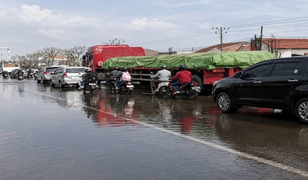 Tidal Flooding on Central Java's North Coast Worsens: Semarang-Demak Route Paralysed