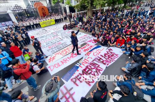 MBG, KDMP, and Rupiah Weakening Among Issues Voiced by Students Besieging West Java DPRD Building