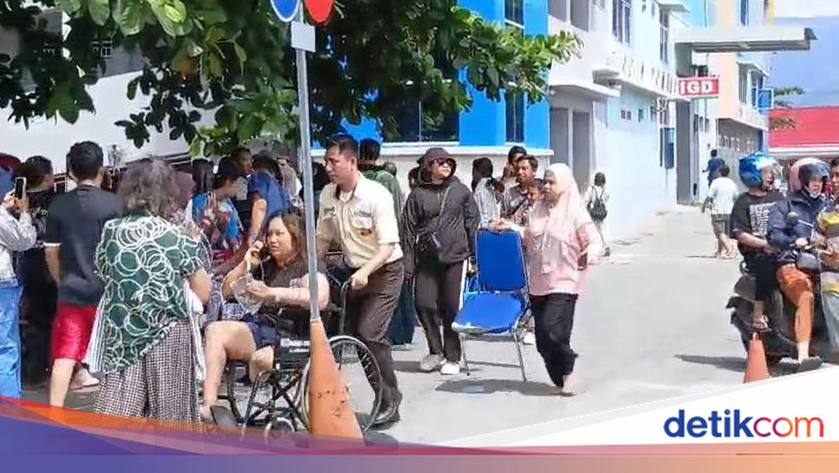 Patients Evacuated from Samaritan Hospital After M 6.7 Earthquake Shakes Palu