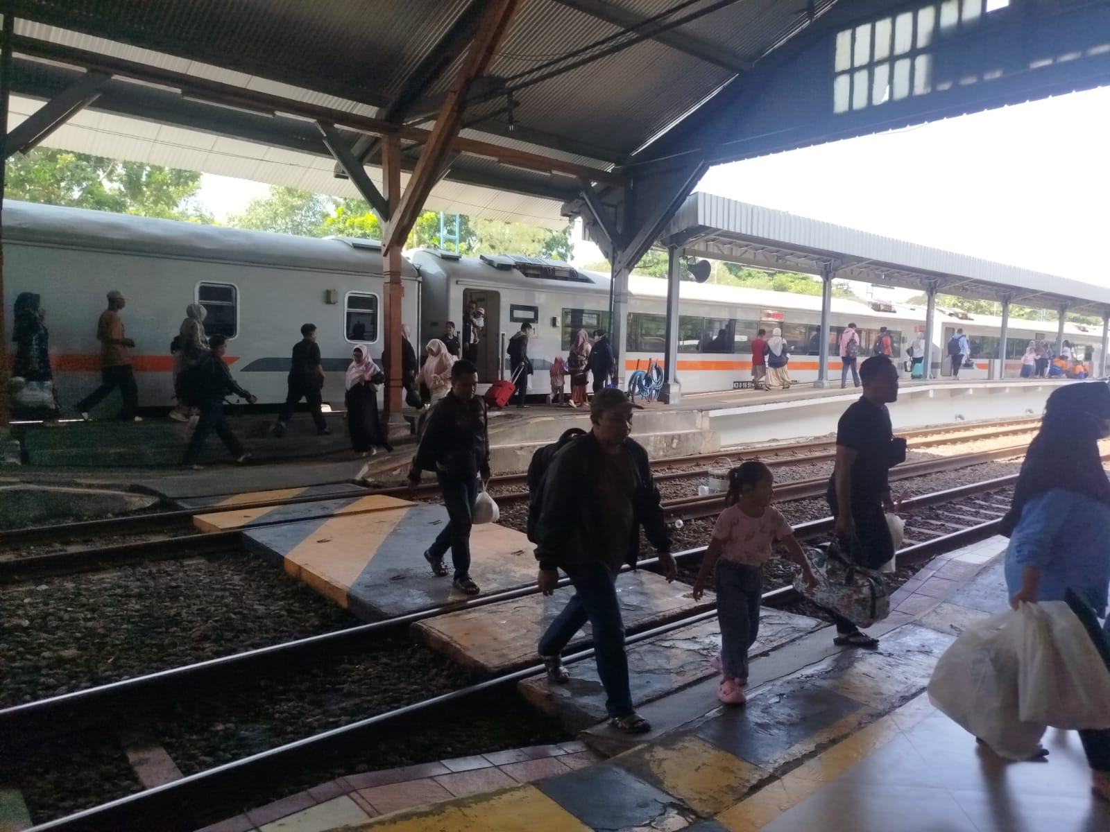 Islamic New Year 1448 H Holiday: 24 Thousand Passengers Crowd Tegal Station