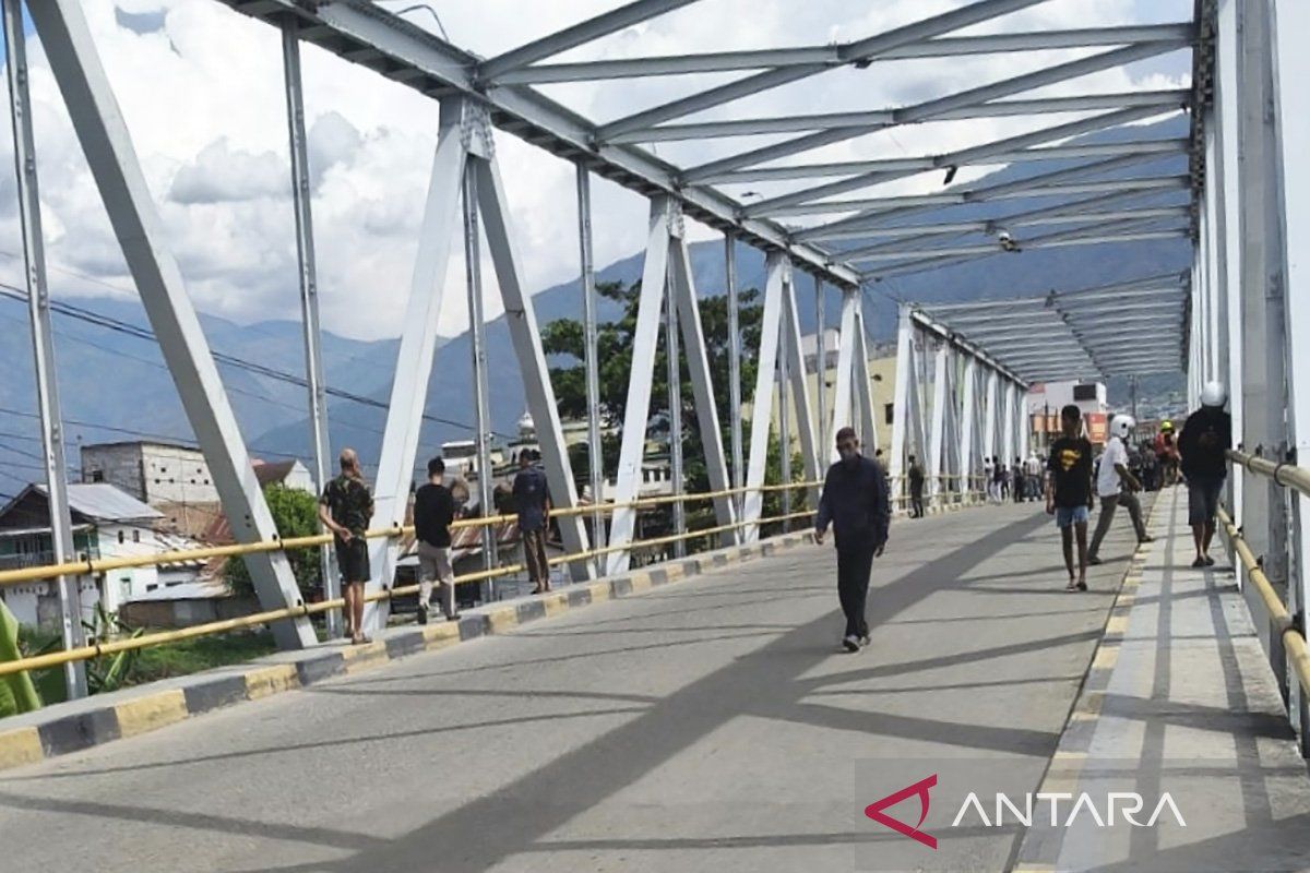 Palu City Government Temporarily Closes Palu III Bridge Following Magnitude 6.7 Earthquake