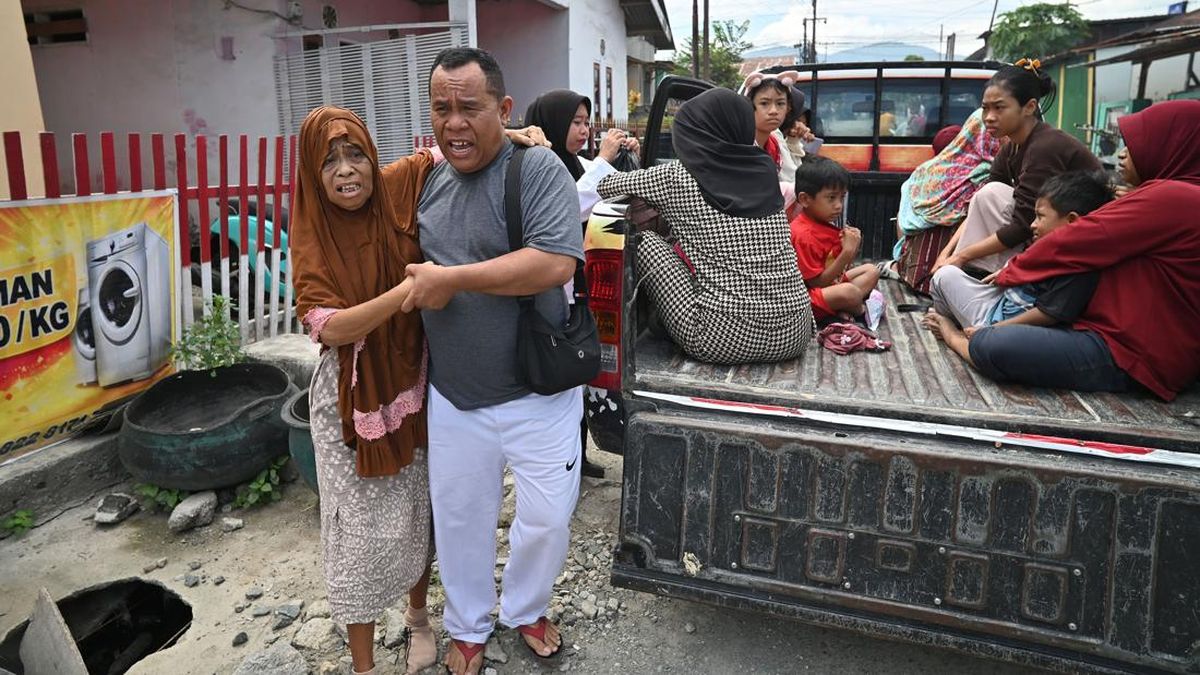 Central Sulawesi Governor Urges Calm After M 6.7 Earthquake