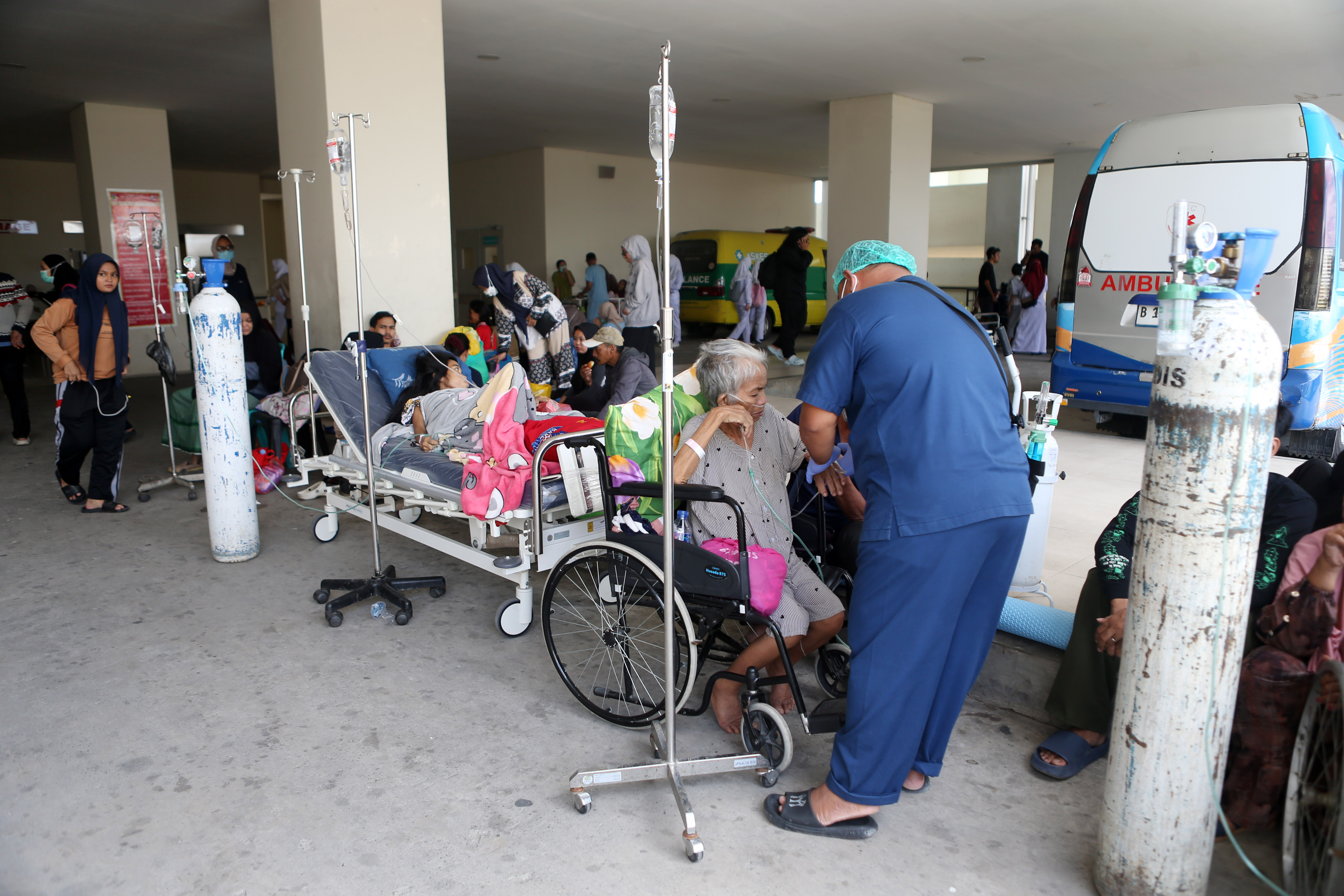 Two Fracture Victims: M6.7 Earthquake in Central Sulawesi Injures Eight in Sigi
