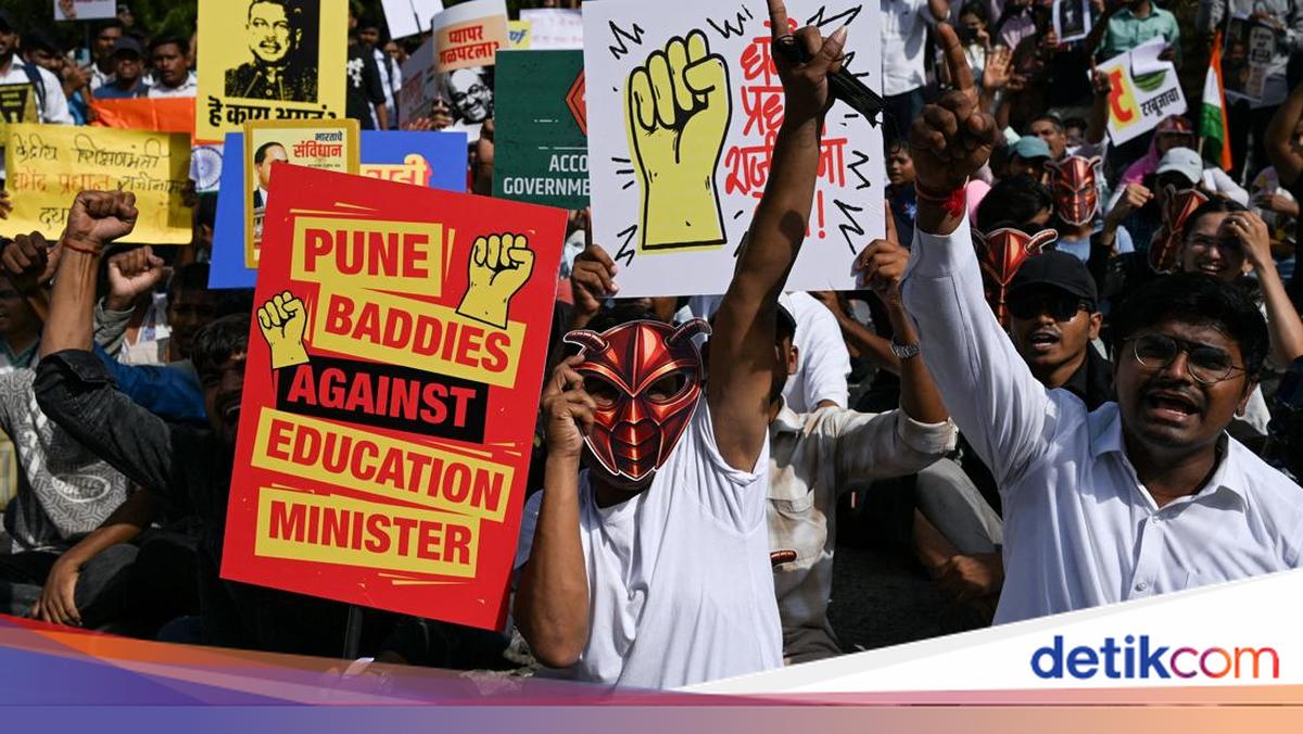 A Month of the Cockroach Party in India: From Satire to Mass Protest Movement