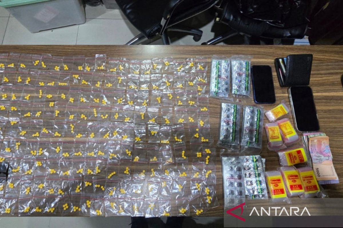 Police uncover illegal distribution of prescription drugs in Bekasi Regency