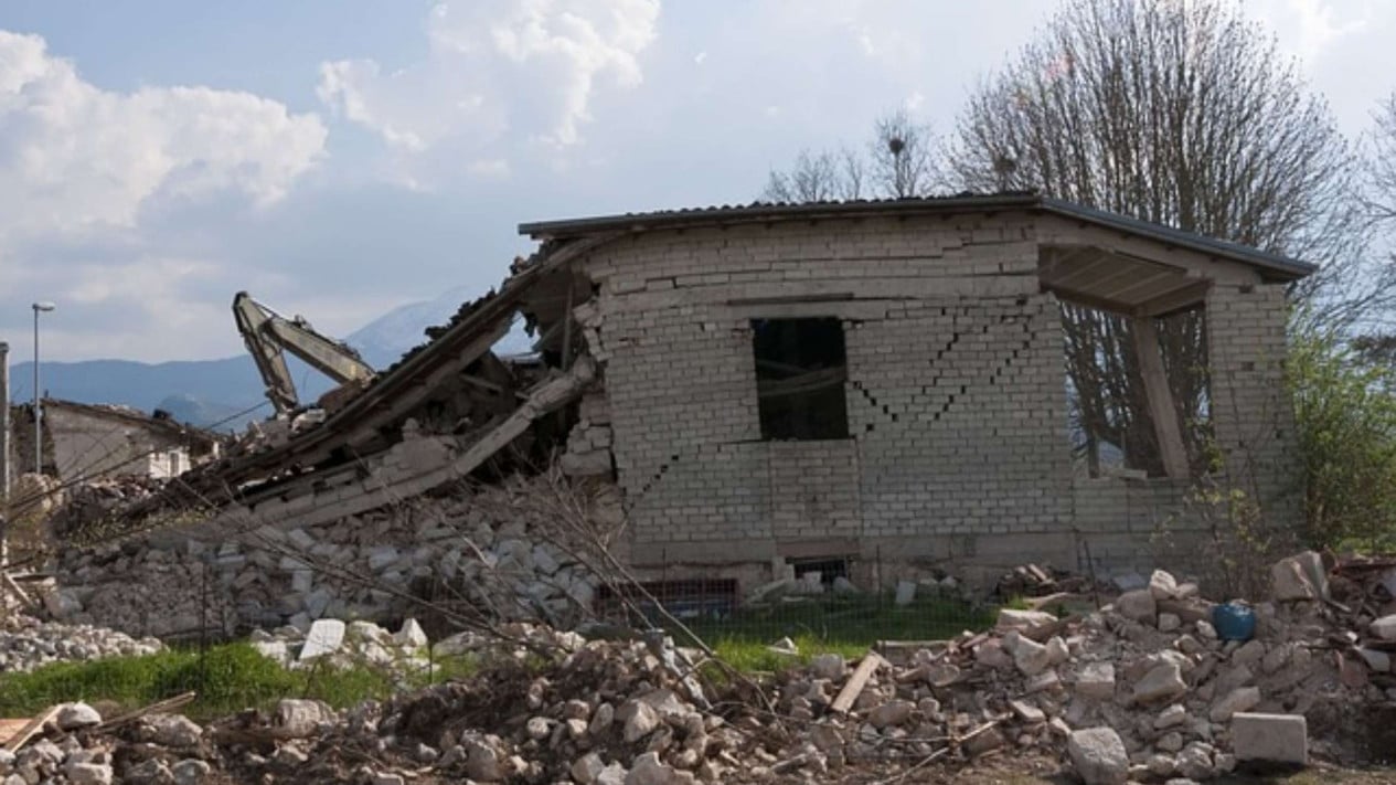 Sigi Regent's Office Damaged After M6.7 Earthquake Shakes Central Sulawesi