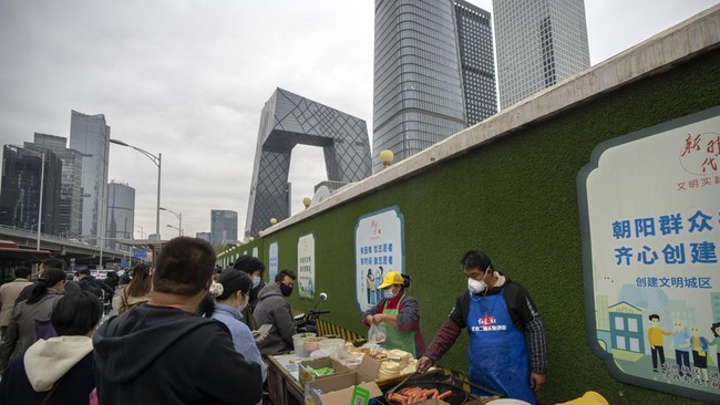 Strange Phenomenon Emerges in China: Retailers Suffer While Industry Profits