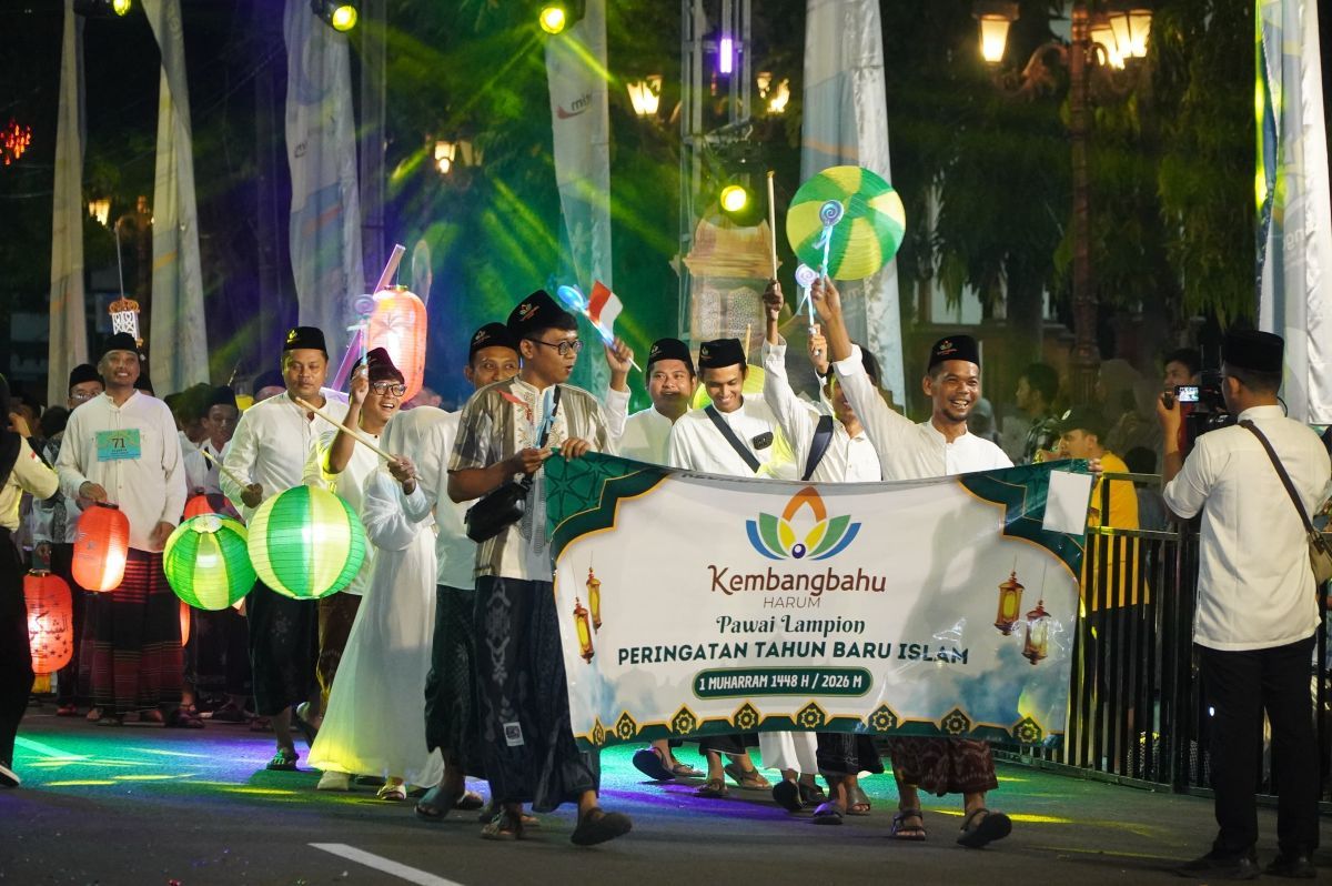 Lamongan Holds Lantern Parade to Mark Islamic New Year 1 Muharram