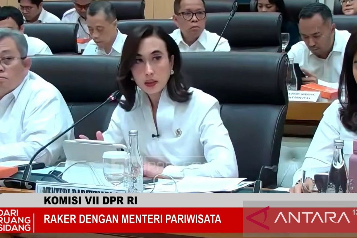 Minister: 25,000 Tour Guides Nationally Certified