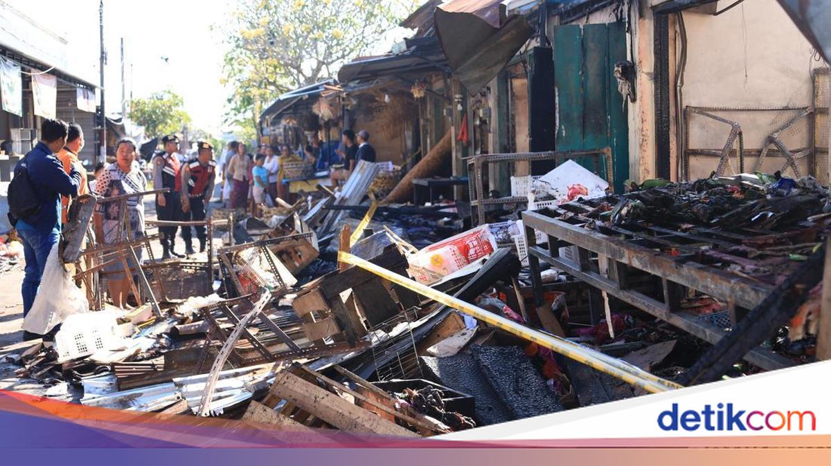 Tulikup Market in Gianyar Catches Fire, Seven Kiosks Destroyed