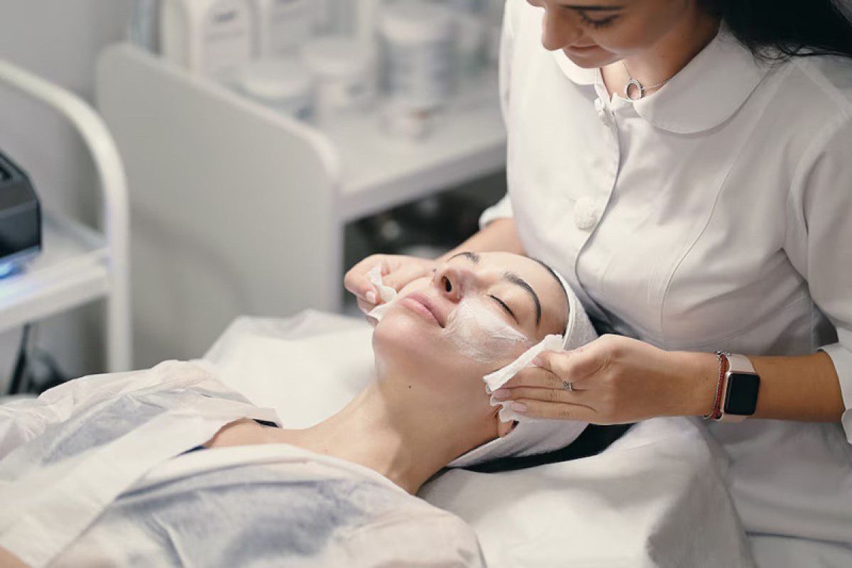 Indonesia shuts down illegal foreign-owned beauty clinic in Bali