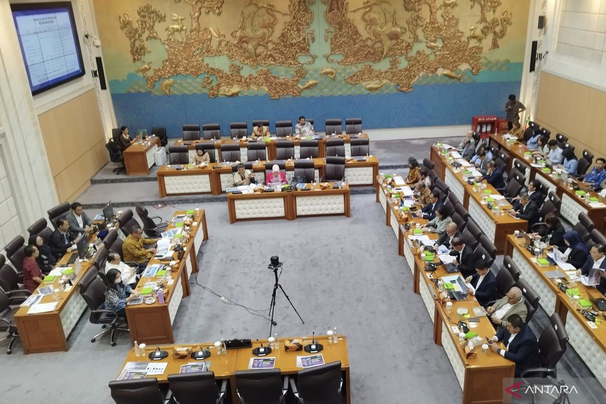 House Commission VII Urges Public Broadcasters to Correct Hoaxes Weekly