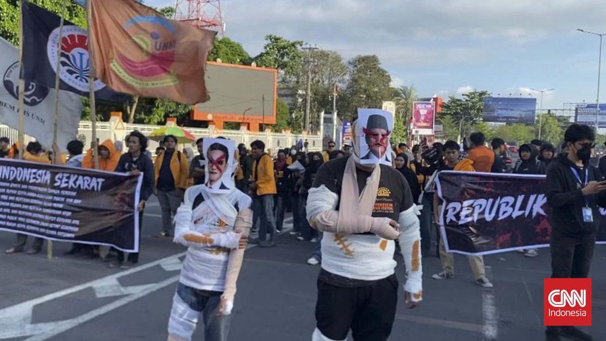 Theatrical Protest Colours Student Demonstration in Makassar