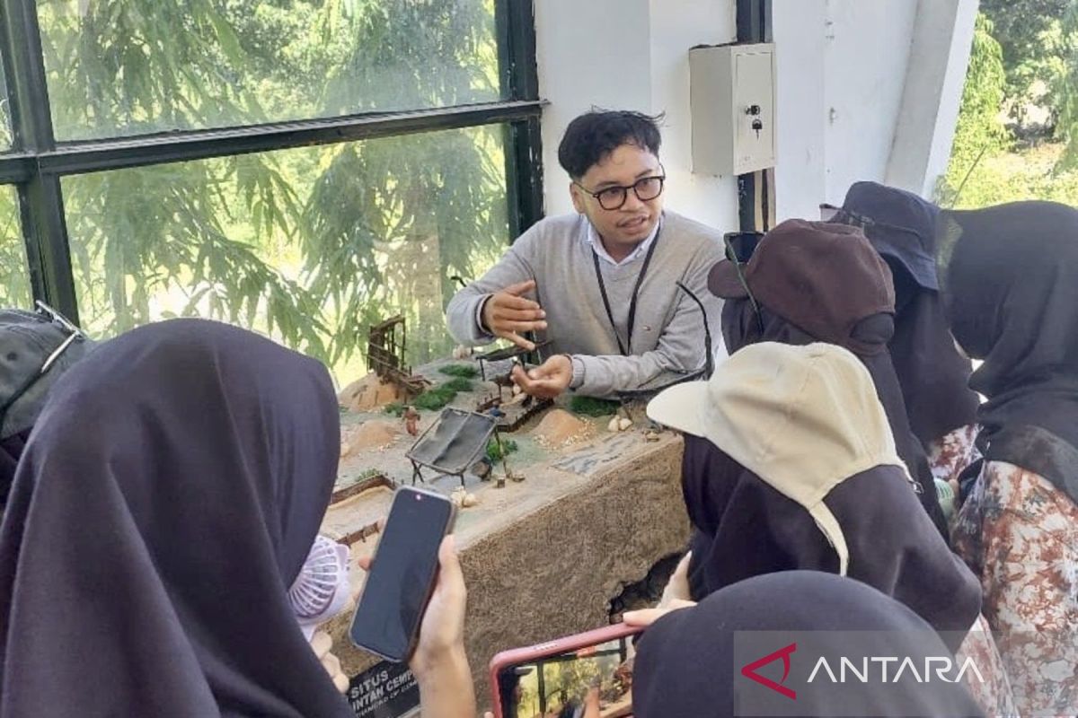Meratus Geopark Introduces Diamond Mining Geological and Cultural Heritage to Students