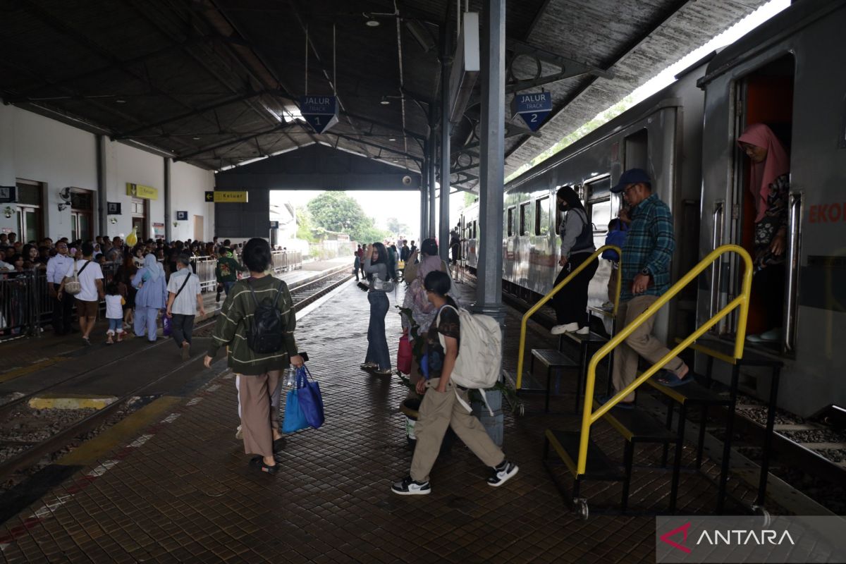 KAI records 15,000 passengers using Siliwangi train during long holiday