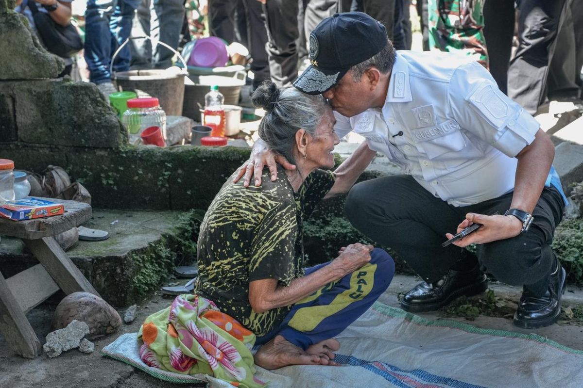 Governor visits earthquake-affected areas in Sigi