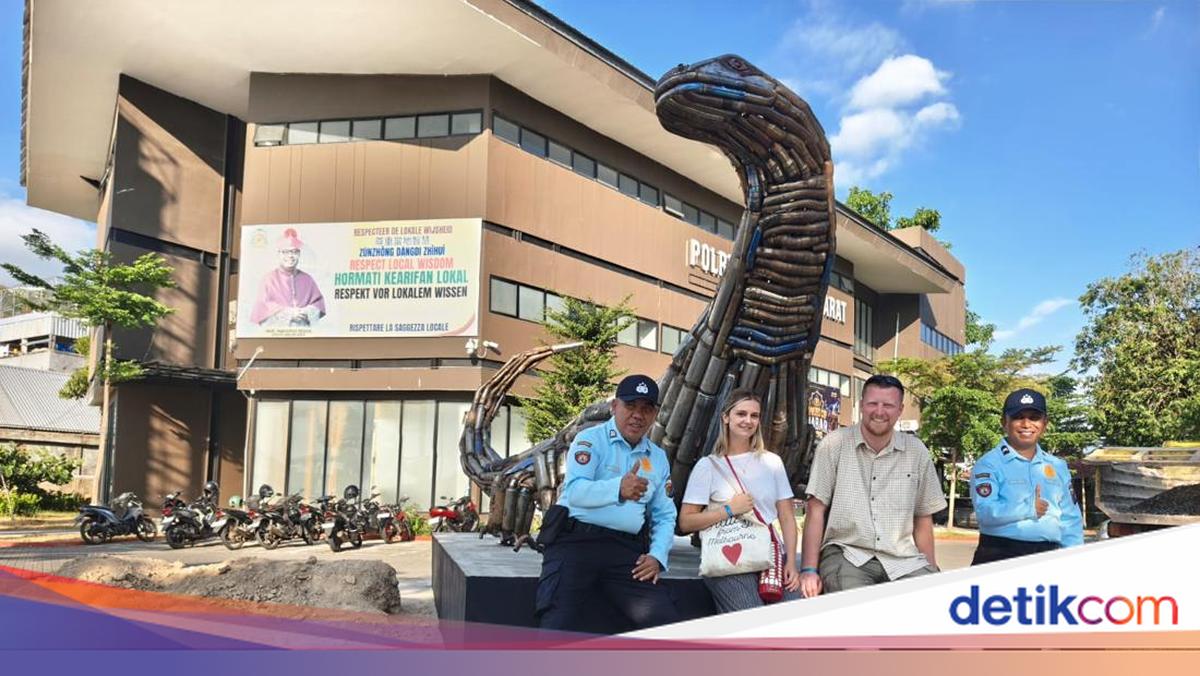 500 'Brong' Exhaust Pipes Transformed into Komodo Dragon Statue in Labuan Bajo