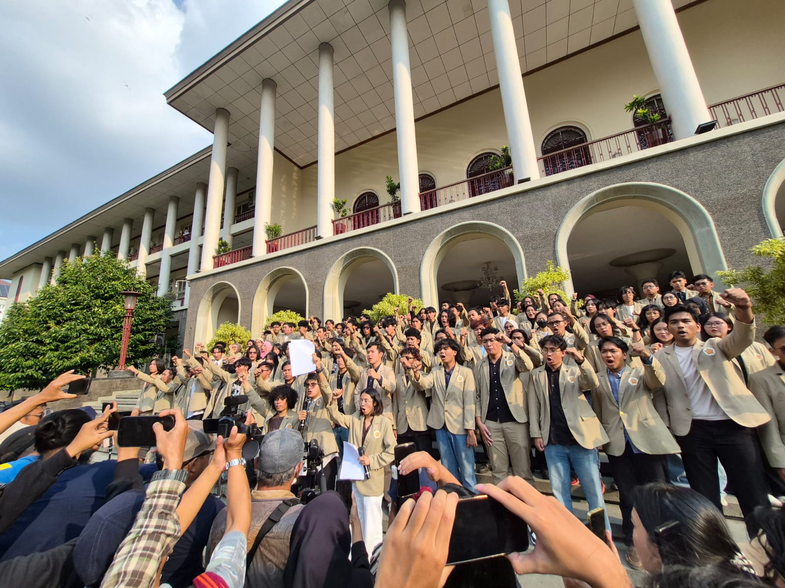 UGM Students Hold Press Conference: Explain Tensions at GIK and Call for Civil Movement