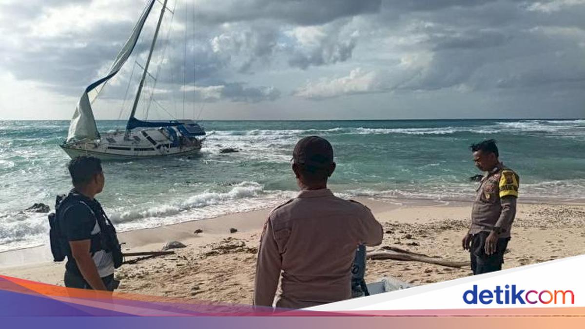 Australian-Flagged Yacht Found Abandoned on NTT Beach, Police Investigate