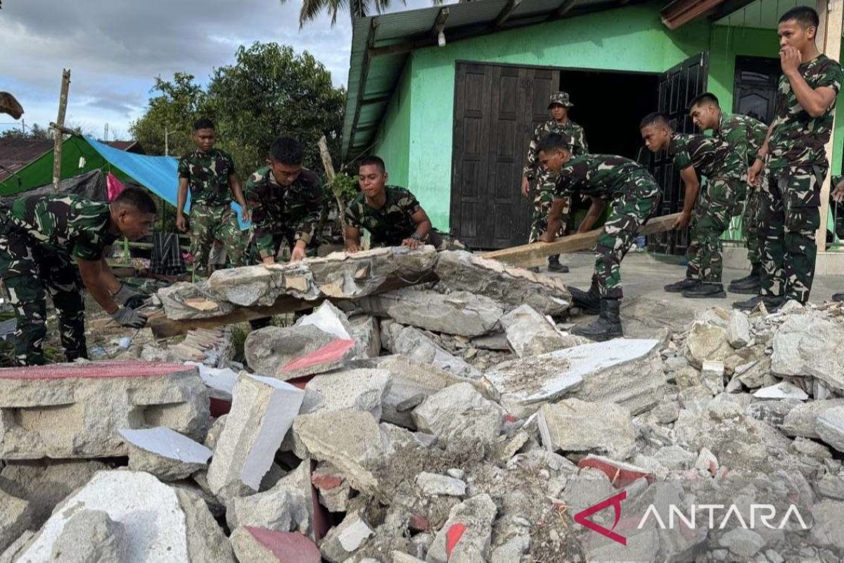 Kodim deploys 250 personnel to assist earthquake response in Sigi