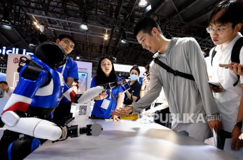 AI War Heats Up: China Leverages 1.4 Billion Population Data to Challenge Silicon Valley