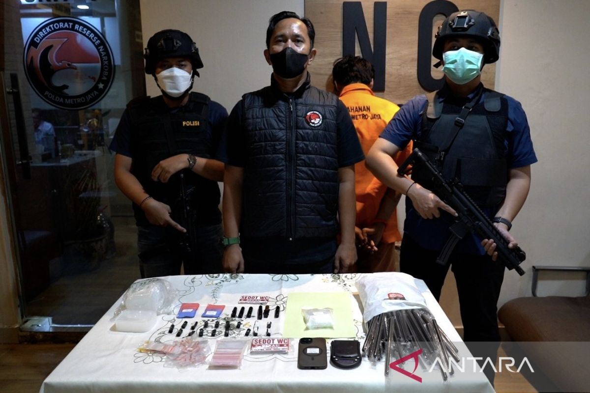 Jakarta crime roundup: student stabbing, 'septic tank' sticker drug modus