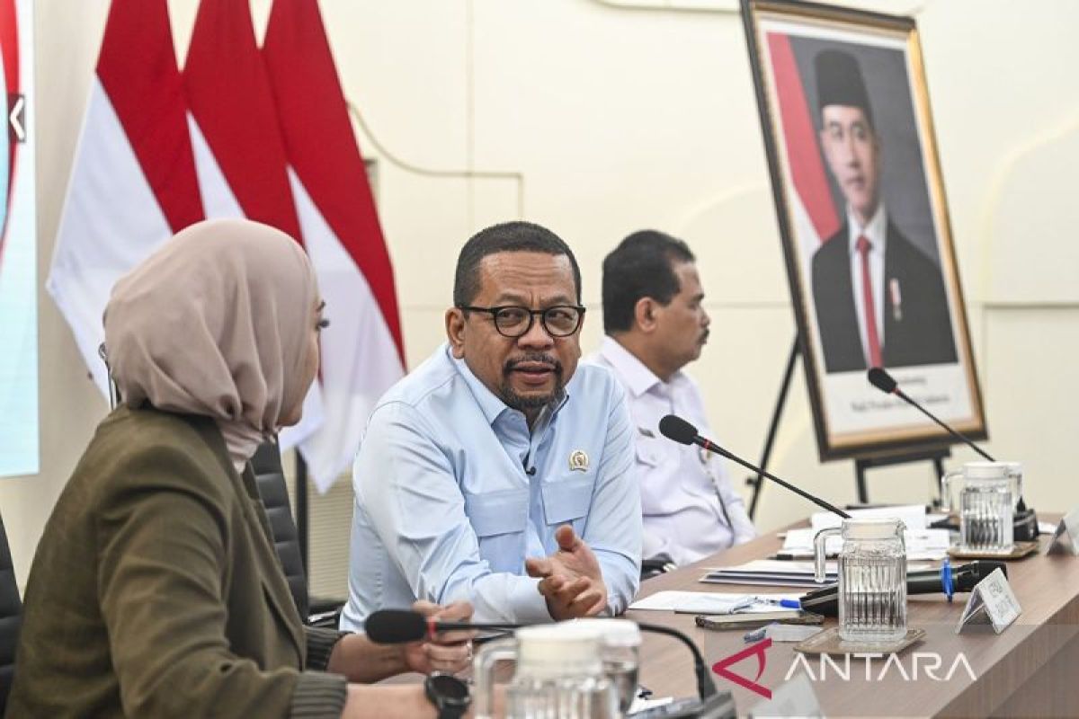 Government Prepares Transport Stimulus, Prabowo Cancels Russia Trip