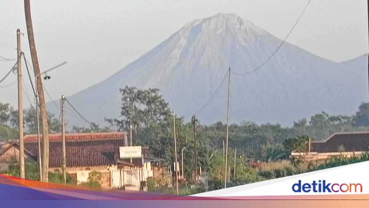 Mount Semeru Erupts Three Times This Morning, Ash Column Reaches 1,000 Metres