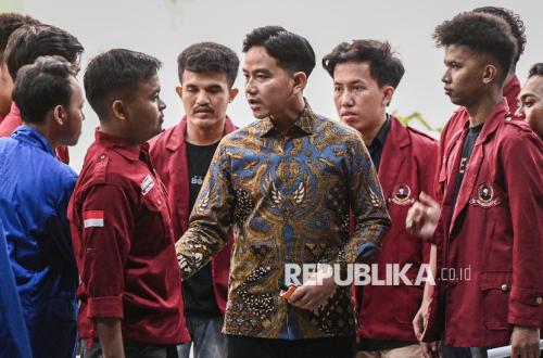 Vice President Gibran Invites Five Students on Working Visit to Four Provinces
