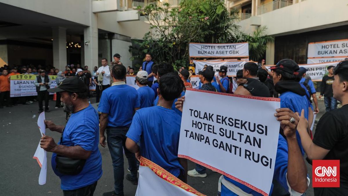Crowds Gather at Hotel Sultan to Oppose Eviction Execution