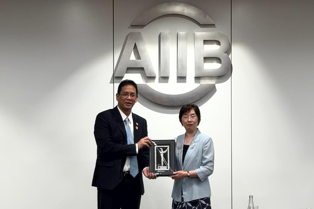 Purbaya Secures US$17 Billion Funding Commitment from AIIB