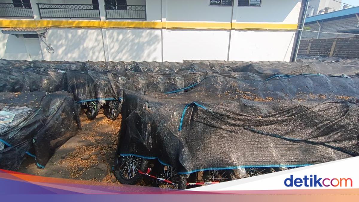 Electric Motorcycle Warehouse in Bogor Sealed by Attorney General's Office Over MBG Corruption Case